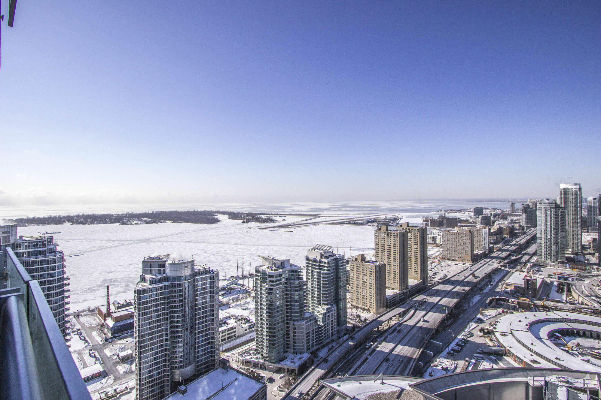 Ice - Lake And City View Торонто Екстер'єр фото